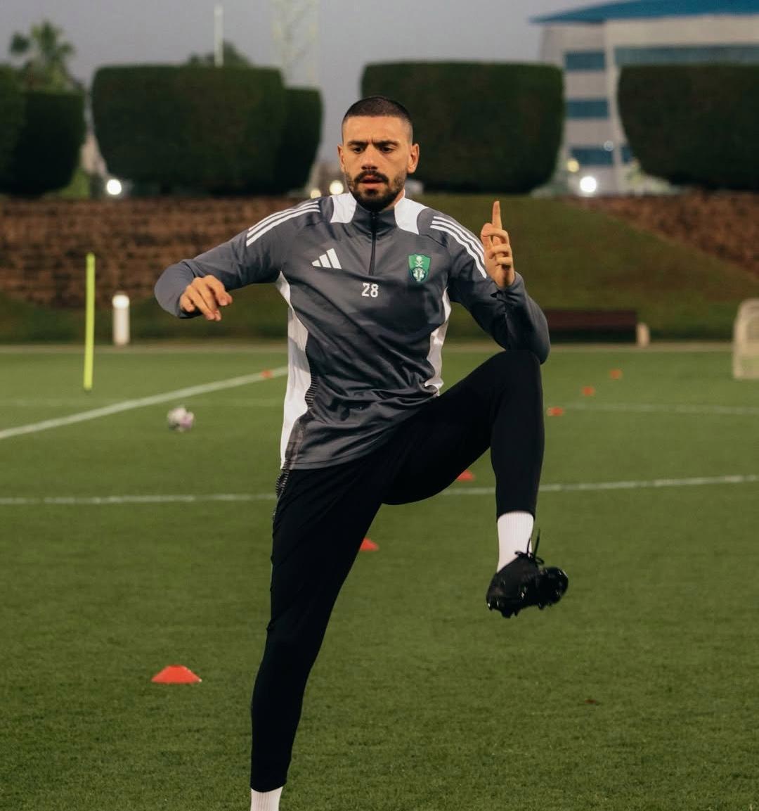 新月已经为, 甲签约一支, 动免签 新月已经为, 甲签约一支, 动免签