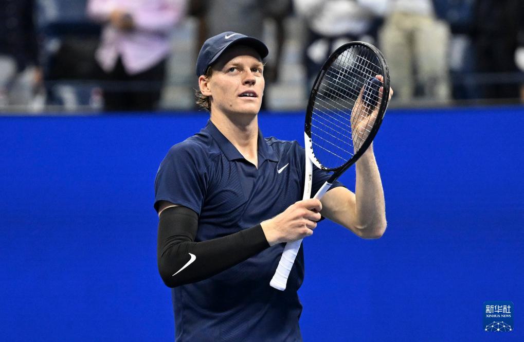 赛中回球, 吴晓凌 赛中回球, 吴晓凌