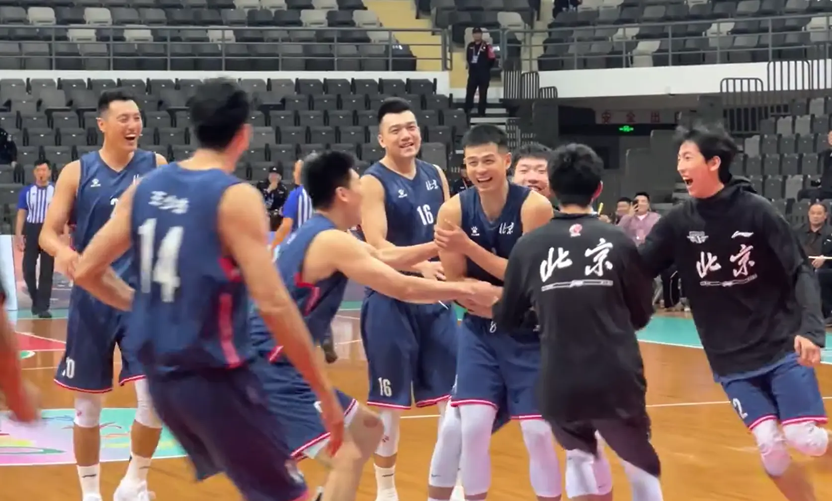 联手那么猛 联手那么猛